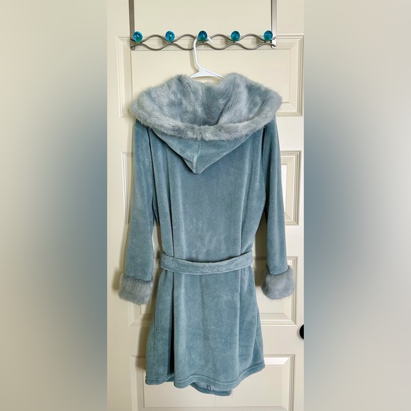 PB Teen Faux Fur Trimmed Robe - Light Blue - Picture 5 of 6